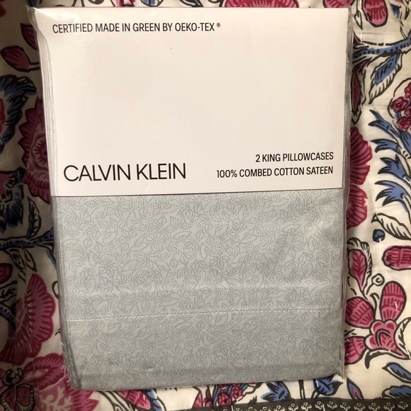 NEW Calvin Klein set of King Pillowcases - Picture 1 of 4